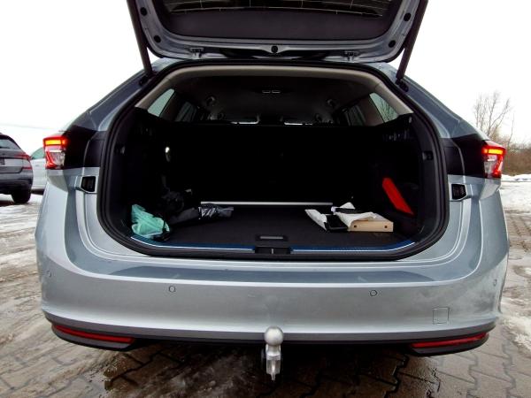 Skoda Superb Combi 2.0 TDI Selection DSG Matrix AHK Na