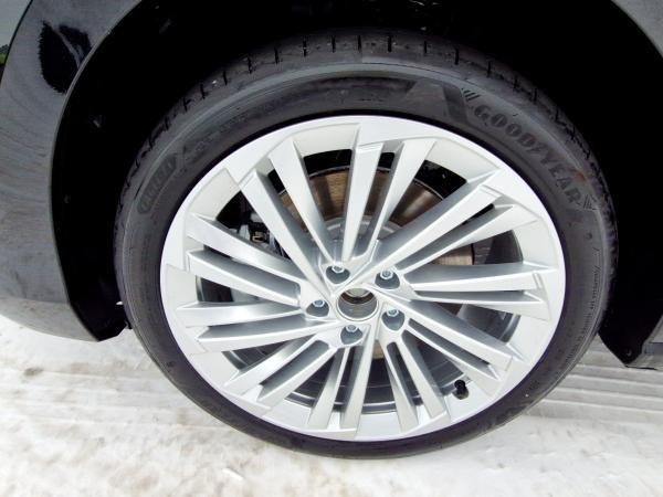 Skoda Superb Combi 1.5 TSi iV L&K DSG Matrix AHK Navi