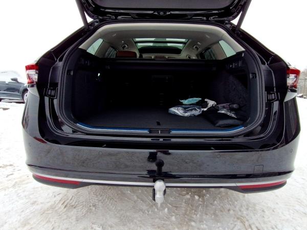 Skoda Superb Combi 1.5 TSi iV L&K DSG Matrix AHK Navi