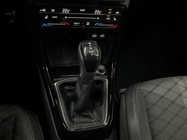 Volkswagen T-Cross R-LINE BLACK STYLE 1.5TSI DSG ACC.AHK.NAVI+VC.2xPDC.LED.APP-C.SHZ