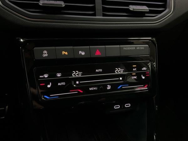 Volkswagen T-Cross R-LINE BLACK STYLE 1.5TSI DSG ACC.AHK.NAVI+VC.2xPDC.LED.APP-C.SHZ