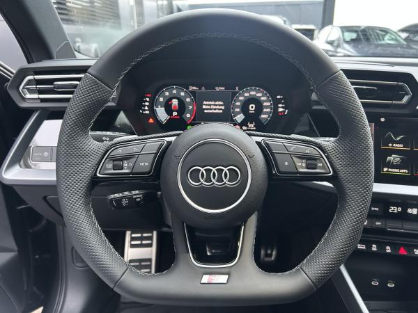 Audi A3 35 TFSI S tronic S line LED RFK ACC PANO CarPlay