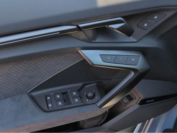 Audi RS3 Sportback 294 kW S tronic *Matrix*HUD*SONOS Premium*Navi+*MMI experience Pro*