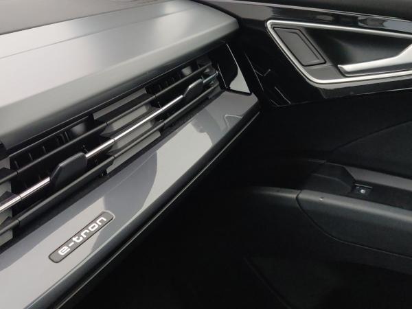 Audi Q4 e-tron Q4 Sportback 50 e-tron qu.S line 0,25%*Matrix*RFK