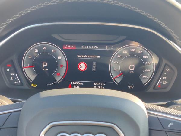 Audi Q3 35 TFSI S line Pano*360°*Matrix*AHK*CarPlay*