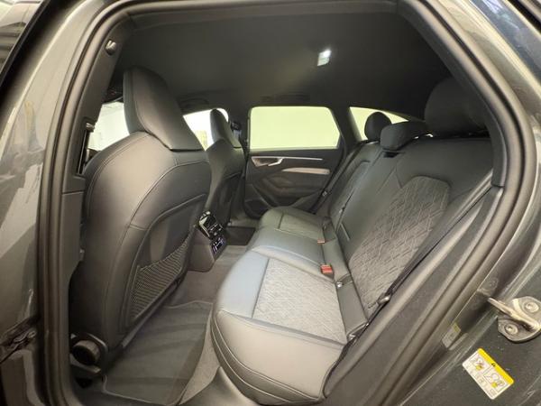 Audi A6 Avant S line e-hybrid quattro edition one