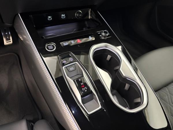 Audi A6 Avant S line e-hybrid quattro edition one