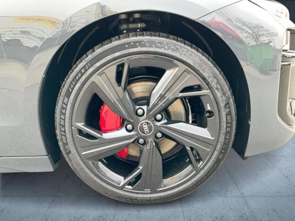 Audi A6 e-tron A6 Avant e-tron performance S line AHK HUD 21