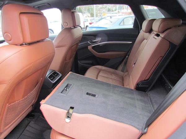 Audi e-tron 55 quattro 300 kW S line sofort verfügbar