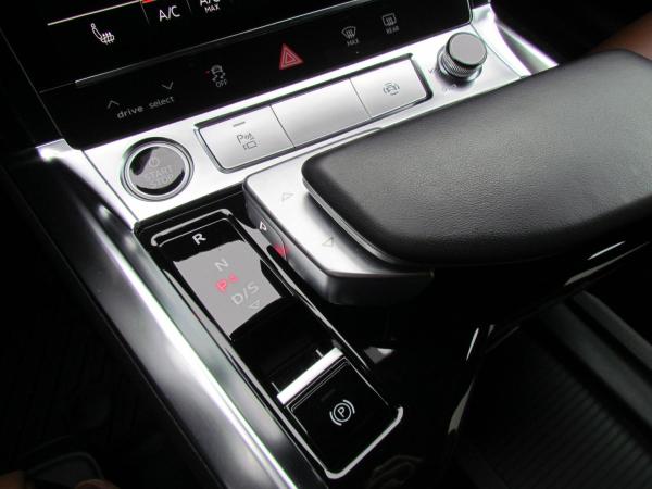 Audi e-tron 55 quattro 300 kW S line sofort verfügbar