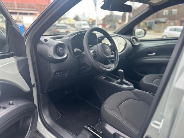 Toyota Aygo X Hybrid 1,5l Teamplayer CVT LED ACC ACP SHZ DAB