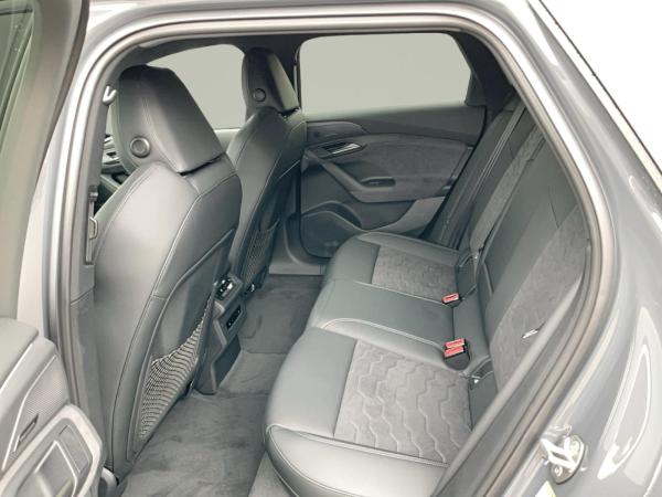 Audi A6 e-tron A6 Avant e-tron performance S line AHK HUD 21