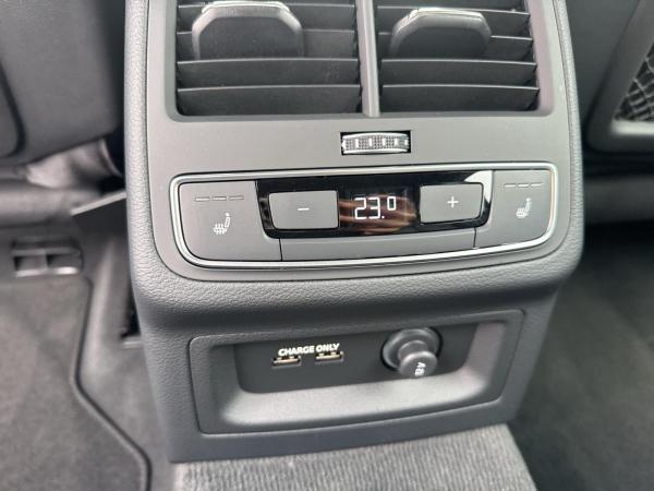 Audi A4 Avant 40 TDI qu. S tr. Matrix Stdhzg HUD ACC