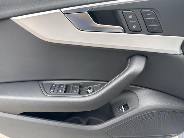 Audi A4 Avant 40 TDI qu. S tr. Matrix Stdhzg HUD ACC