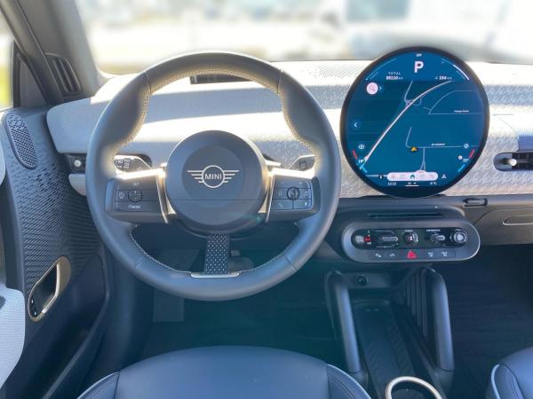 MINI Cooper E Favoured Trim Paket M Pano LED LRH HUD