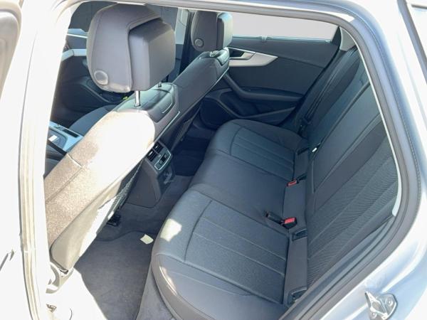 Audi A4 Avant 30 TDI S tr. LED Stdhzg Cam ACC Keyless