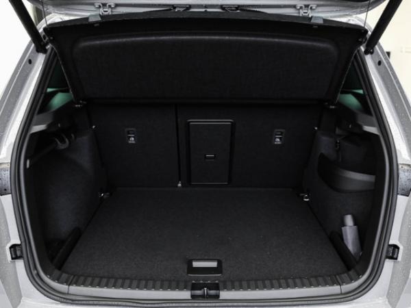 Skoda Karoq Sportline 1.5 TSI DSG AHK Navi Pano Kamera