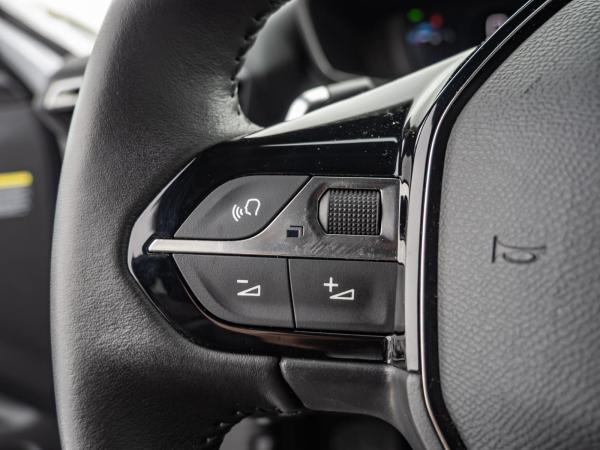 Peugeot 2008 Allure 130 EAT8 *ACC*SITZHZG*APPLE/ANDROID*LEDER*SN 82