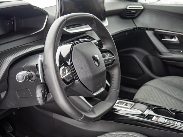 Peugeot 2008 Allure 130 EAT8 *ACC*SITZHZG*APPLE/ANDROID*LEDER*SN 82