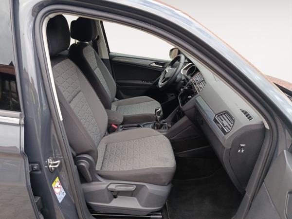 Volkswagen Tiguan Sofort verfügbar*Haustürlieferung*Diebstahlwarnanlage*Navi*Winter-Paket*elektr. Heckklappe