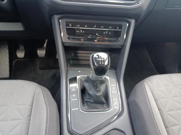 Volkswagen Tiguan Sofort verfügbar*Haustürlieferung*Diebstahlwarnanlage*Navi*Winter-Paket*elektr. Heckklappe