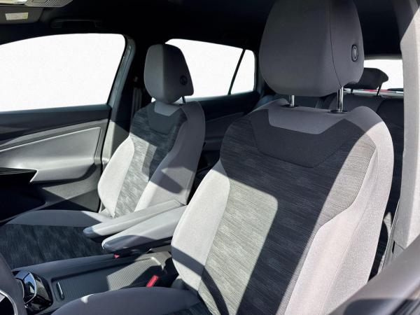 Volkswagen ID.4 Pure 55kWh NAVI PDC APP LED CCS
