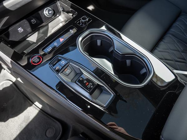 Audi A6 Avant e-hybrid quattro