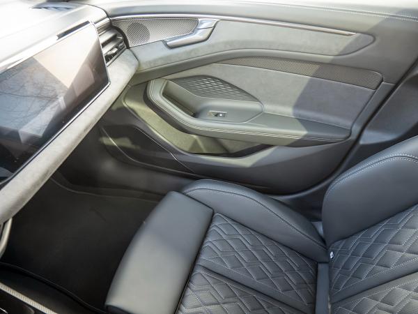 Audi A6 Avant e-hybrid quattro