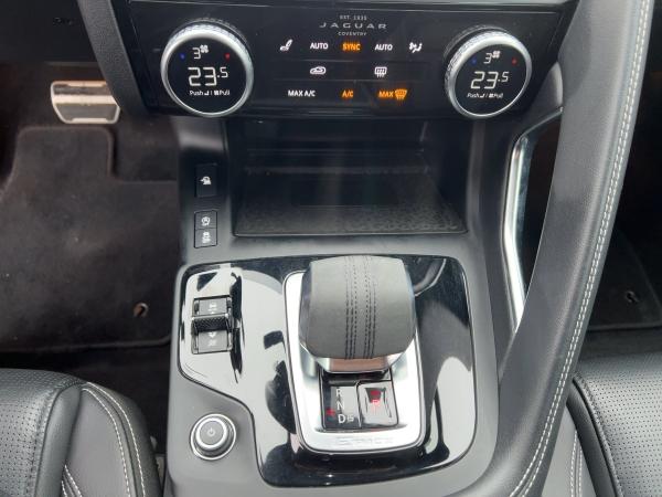 Jaguar E-Pace D165 R-Dynamic SE AWD AHK LED Kamera Leder