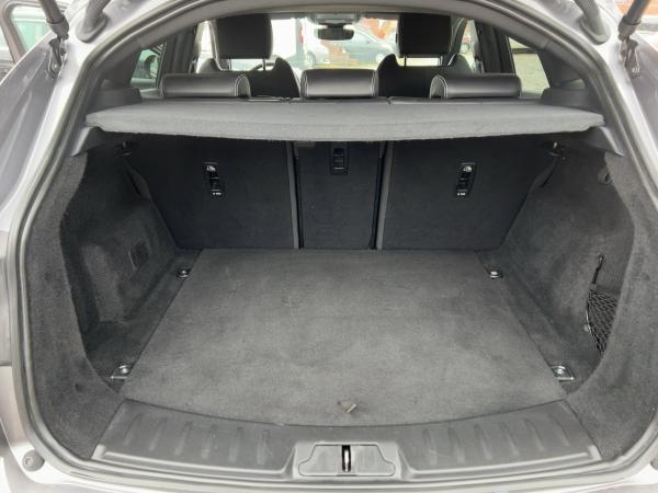 Jaguar E-Pace D165 R-Dynamic SE AWD AHK LED Kamera Leder