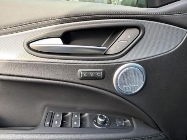 Alfa Romeo Stelvio Veloce Q4 2.0 Turbo - AHK - 21 Zoll- Panoramadach