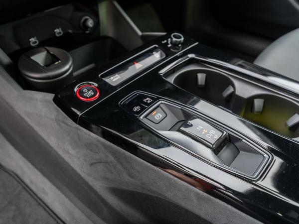 Audi A6 e-tron A6 Avant e-tron S line !0,25%! NAVI MATRIX PANO B&O HUD Audi A6 e-tron A6 Avant e-tron S line !0,25%! NAVI MATRIX PANO B&O HUD