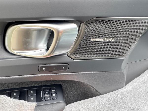 Volvo EX40 Single Motor Extended Range PLUS - BLACK EDITION - Inkl Anhängerkupplung! - Sofort lieferbar!