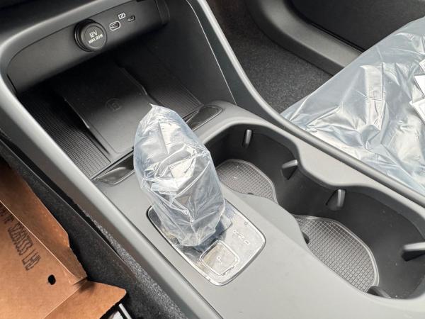 Volvo EX40 Single Motor Extended Range PLUS - BLACK EDITION - Inkl Anhängerkupplung! - Sofort lieferbar!