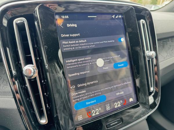 Volvo EX40 Single Motor Extended Range PLUS - BLACK EDITION - Inkl Anhängerkupplung! - Sofort lieferbar!