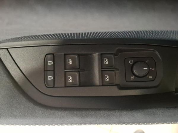 Skoda Kodiaq 2.0 TDI 4x4 Sportline Standhzg AHK HUD Fahrassist+