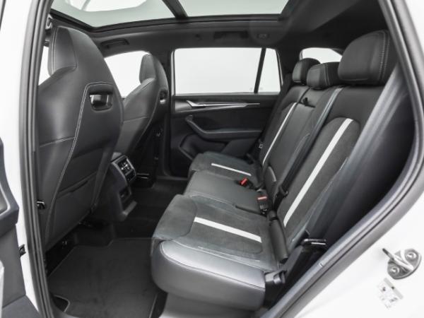Skoda Kodiaq 2.0 TDI DSG 4x4 Sportline AHK Navi Pano Kamera Winter