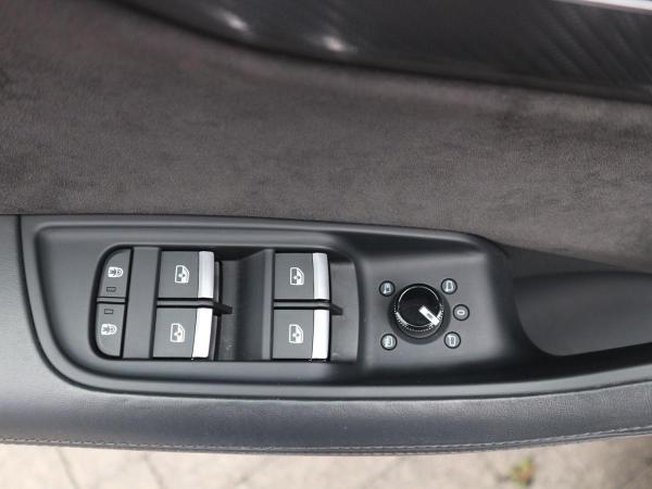 Audi RS Q8 quattro PANO+KERAMIK+AHK+HEADUP+ACC+MATRIX Audi RS Q8 quattro PANO+KERAMIK+AHK+HEADUP+ACC+MATRIX