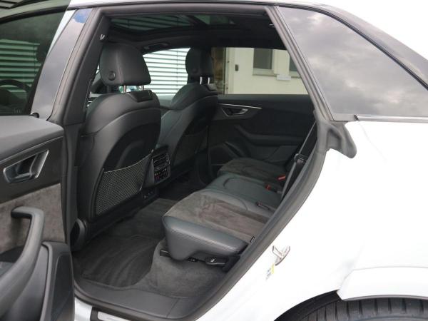 Audi RS Q8 quattro PANO+KERAMIK+AHK+HEADUP+ACC+MATRIX Audi RS Q8 quattro PANO+KERAMIK+AHK+HEADUP+ACC+MATRIX