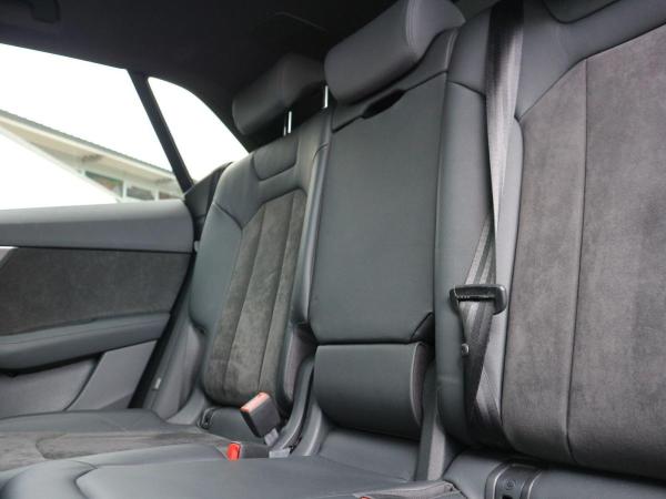 Audi RS Q8 quattro PANO+KERAMIK+AHK+HEADUP+ACC+MATRIX Audi RS Q8 quattro PANO+KERAMIK+AHK+HEADUP+ACC+MATRIX