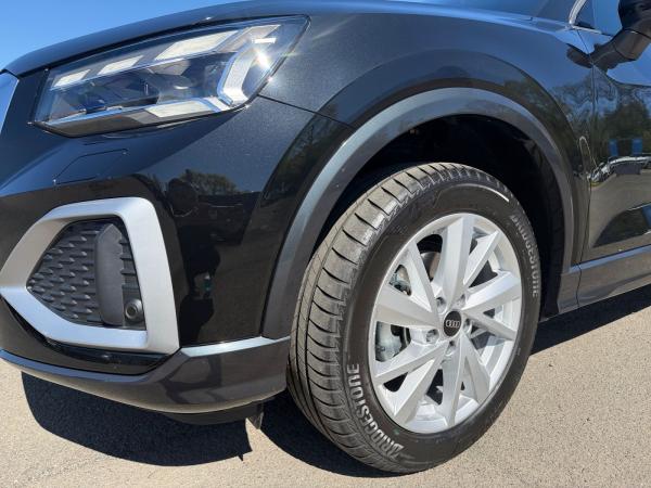Audi Q2 advanced 30 TFSI MATRIX AHK CarPlay virtual Assistenzp. Anschlussgar.