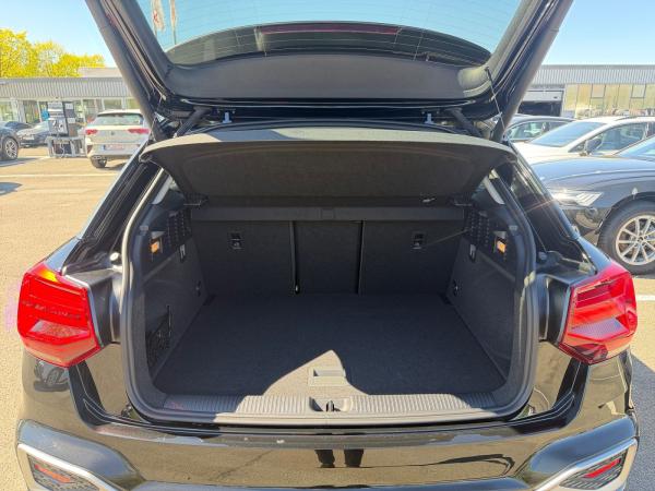 Audi Q2 advanced 30 TFSI MATRIX AHK CarPlay virtual Assistenzp. Anschlussgar.