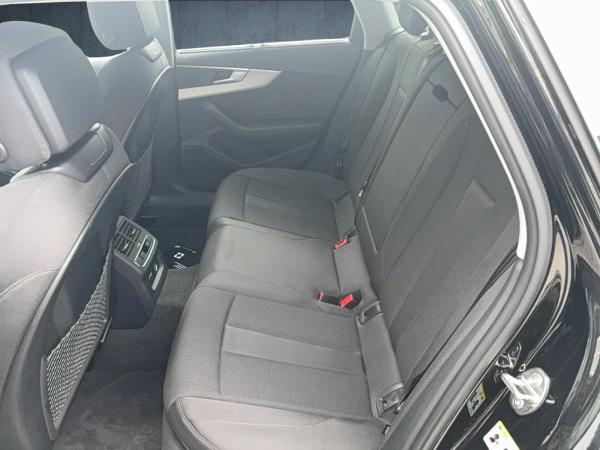 Audi A4 Avant advanced 40 TDI S tr. LED PANO AHK 360