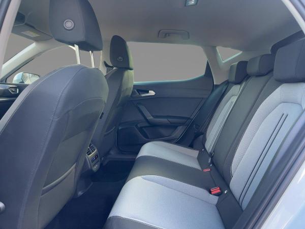 Seat Leon 1.5 eTSI Road Edition DSG Kamera Sitzhzg LED