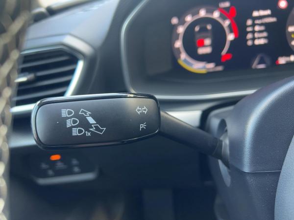 Seat Leon 1.5 eTSI Road Edition DSG Kamera Sitzhzg LED