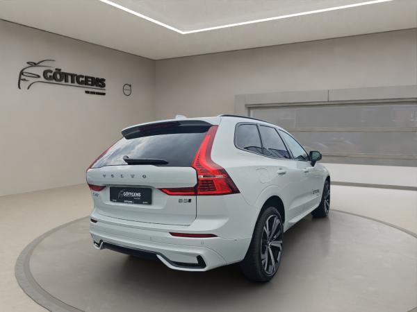 Volvo XC60 B5 AWD Plus Dark LUFT PANO HUD LM21 360° LED