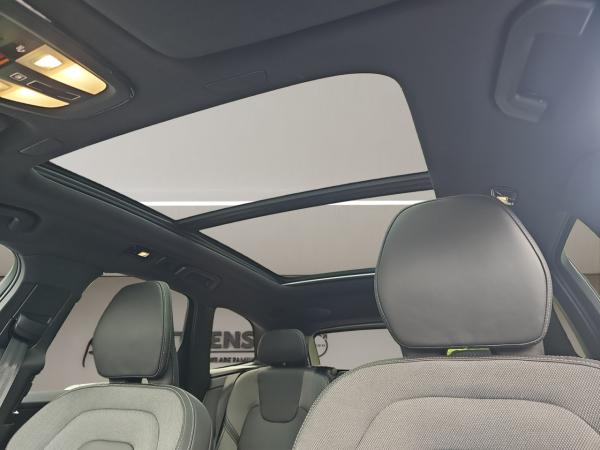 Volvo XC60 B5 AWD Plus Dark LUFT PANO HUD LM21 360° LED