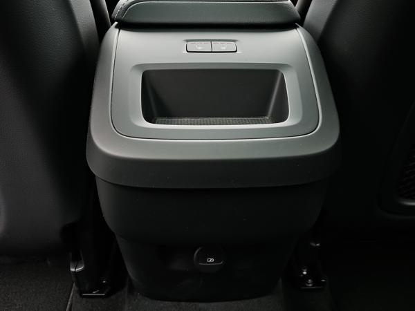 Volvo XC60 B5 AWD Plus Dark LUFT PANO HUD LM21 360° LED