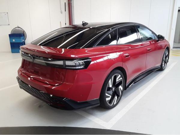 Volkswagen ID.7 GTX 4Mo. - Interieur und Exterieur Plus Paket + PANO / 8-fach Bereift