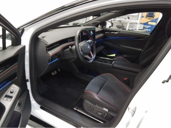 Volkswagen ID.7 GTX 4Mo. - Interieur und Exterieur Plus Paket + PANO / 8-fach Bereift